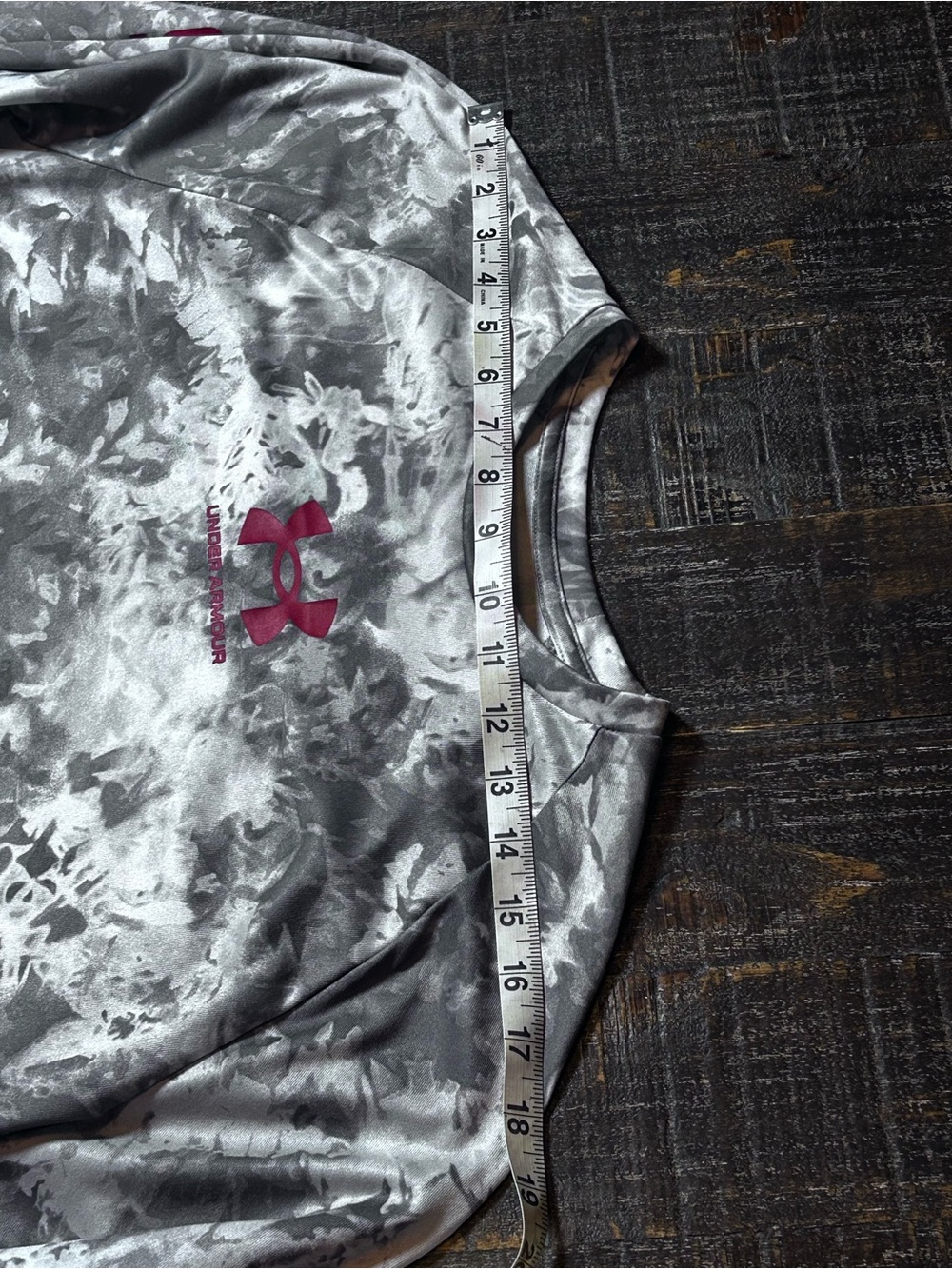 Under Armour White and Gray Camo Performance Long Sleeve with Red Logo - Picture 6 of 8